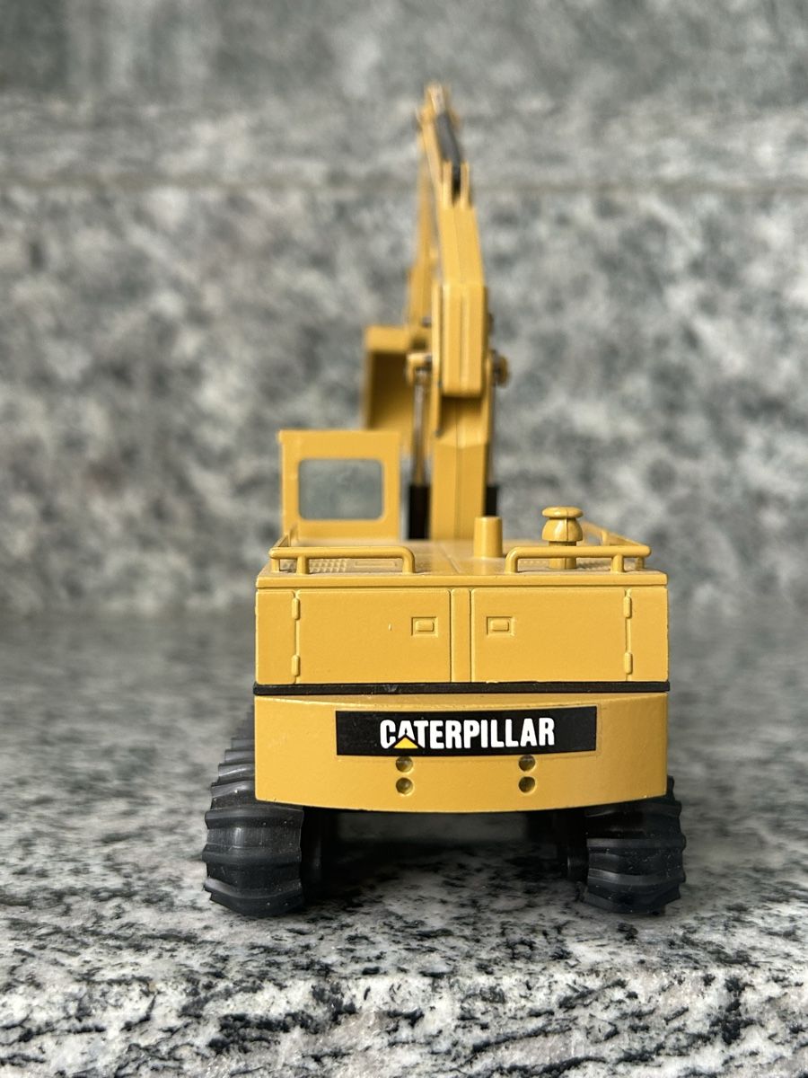 Caterpillar Kit di modellismo & Modellini statici: Cat 215 , 1:50 , NZG – Usato da Horw venduto da Tigercat635 1