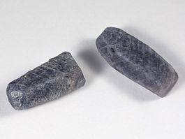 Saphir roh ca.23mm 2Stk. 46.65ct