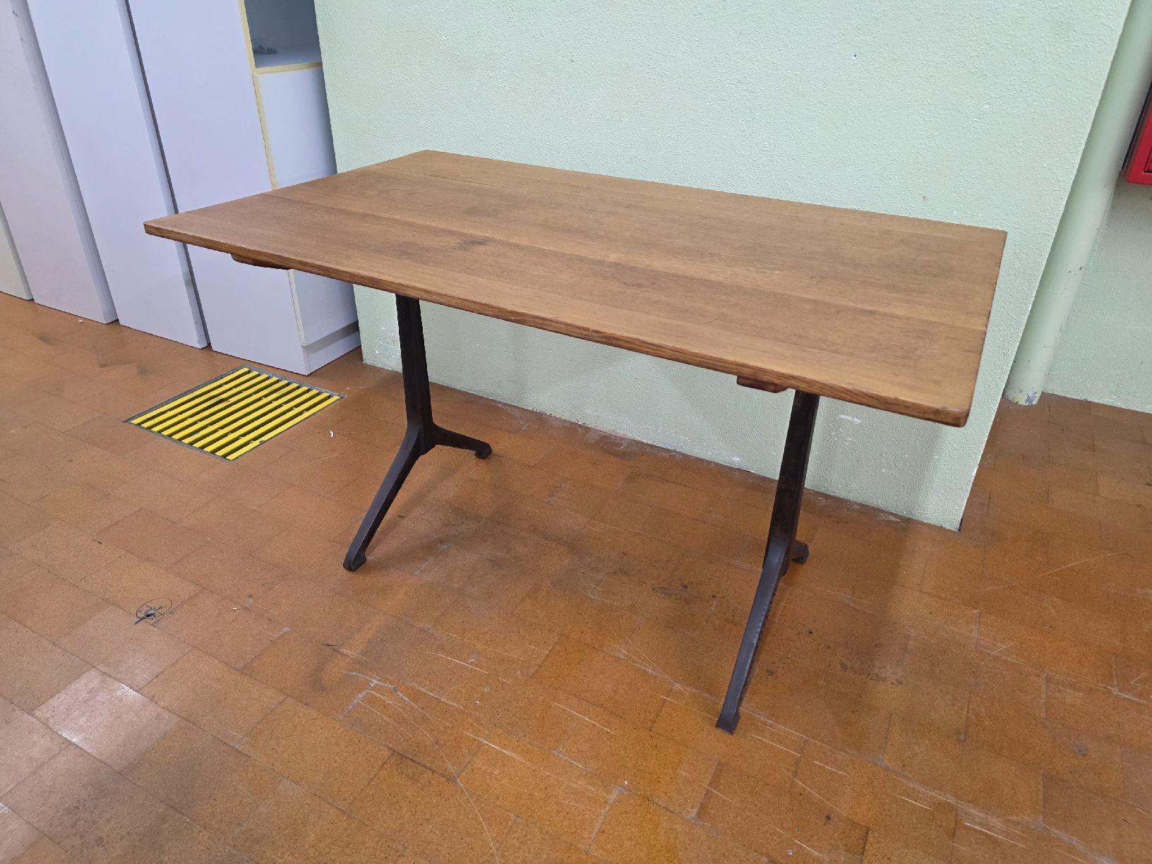 Horgen Glarus Tische: Klassischer Beizentisch Horgenglarus – Gebraucht aus Lichtensteig von Polsterwerk 6
