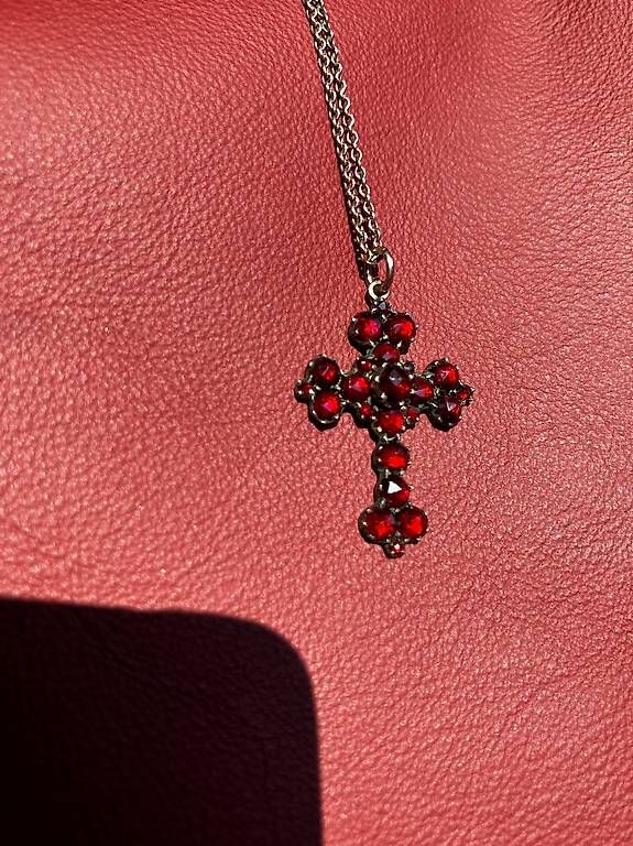 Anhänger: Böhmisches Granaten Kreuz – Gebraucht aus Siebnen von moparperform 1
