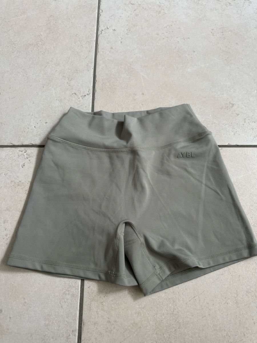 Aybl Pantaloni: Aybl Shorts – Nuovo (secondo la descrizione) da Ipsach venduto da ale_v82h