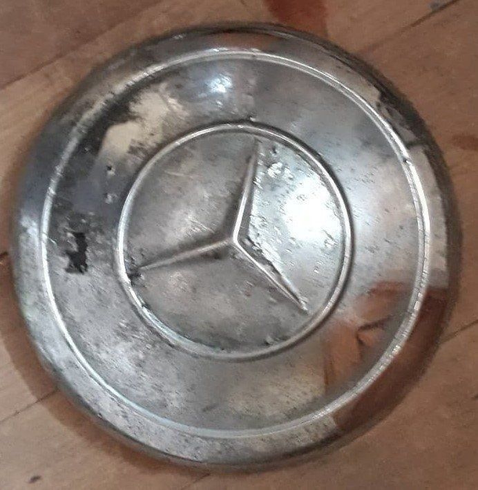 Mercedes-Benz Cerchioni: MERCEDES - Enjoliveurs de roue - 5x – Usato da Le Locle venduto da borgespatricia 4
