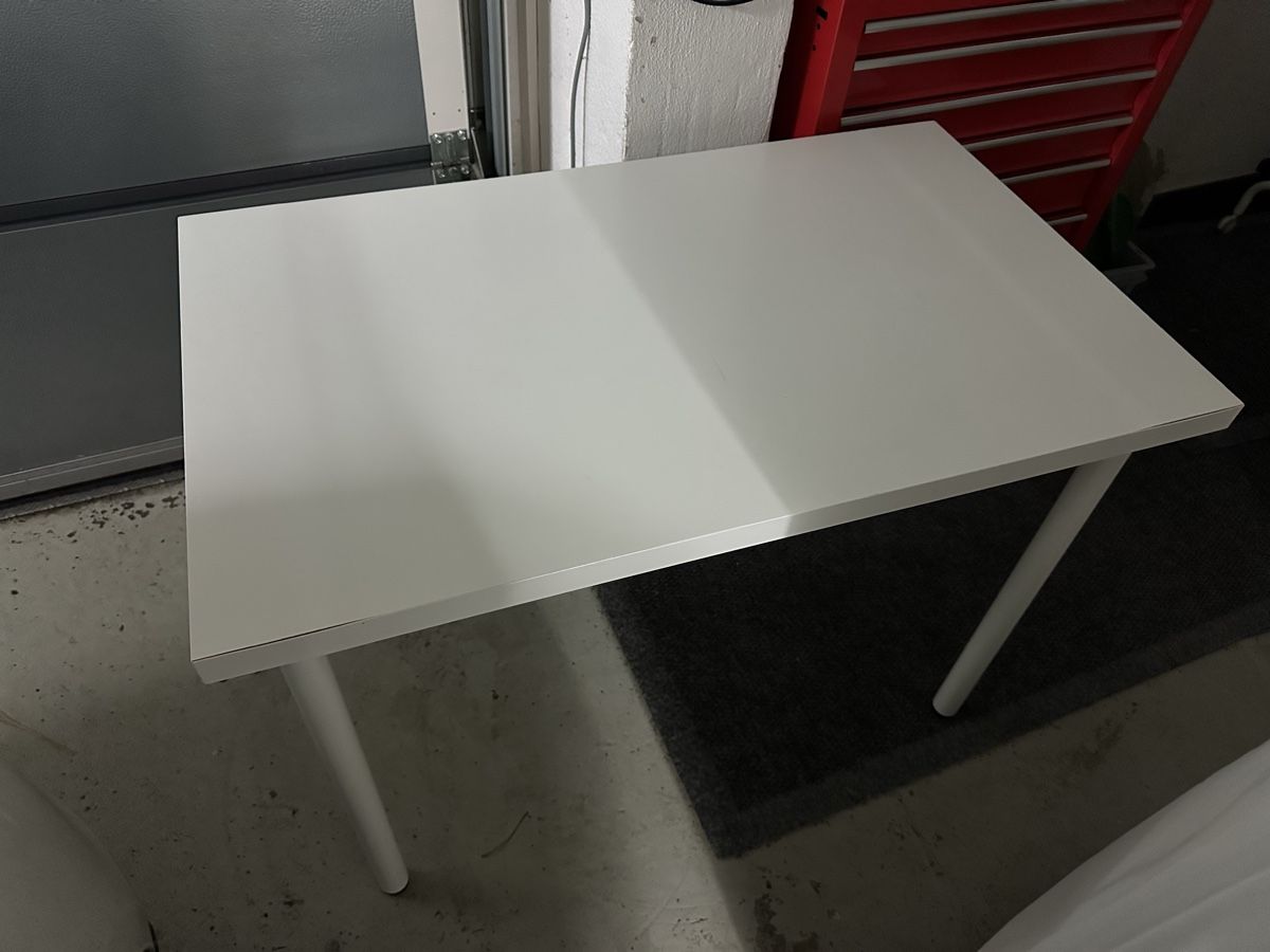 Ikea Scrivanie: Ikea Schreibtisch, weiss, 100x60 cm – Usato da Dübendorf venduto da mic_lj8g 1