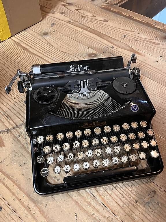 Erika Schreibmaschinen: Vintage Erika Schreibmaschine – Gebraucht aus Zürich von ark_bst7