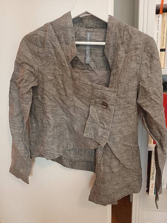 Jacken: Asymmetrische spezielle Leinenbluse/Blazer – Gebraucht aus Zürich von Melianea
