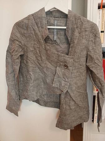 Asymmetrische spezielle Leinenbluse/Blazer