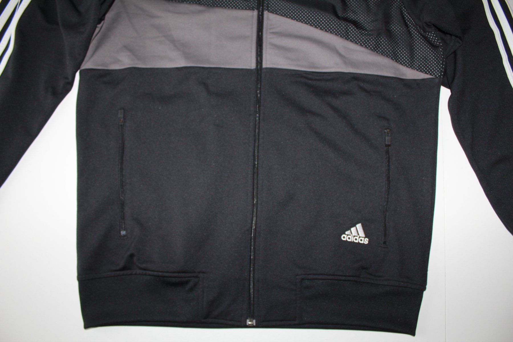 Adidas Giacche: Veste Adidas t .42-44 – Usato da Peseux venduto da Gilloss 2