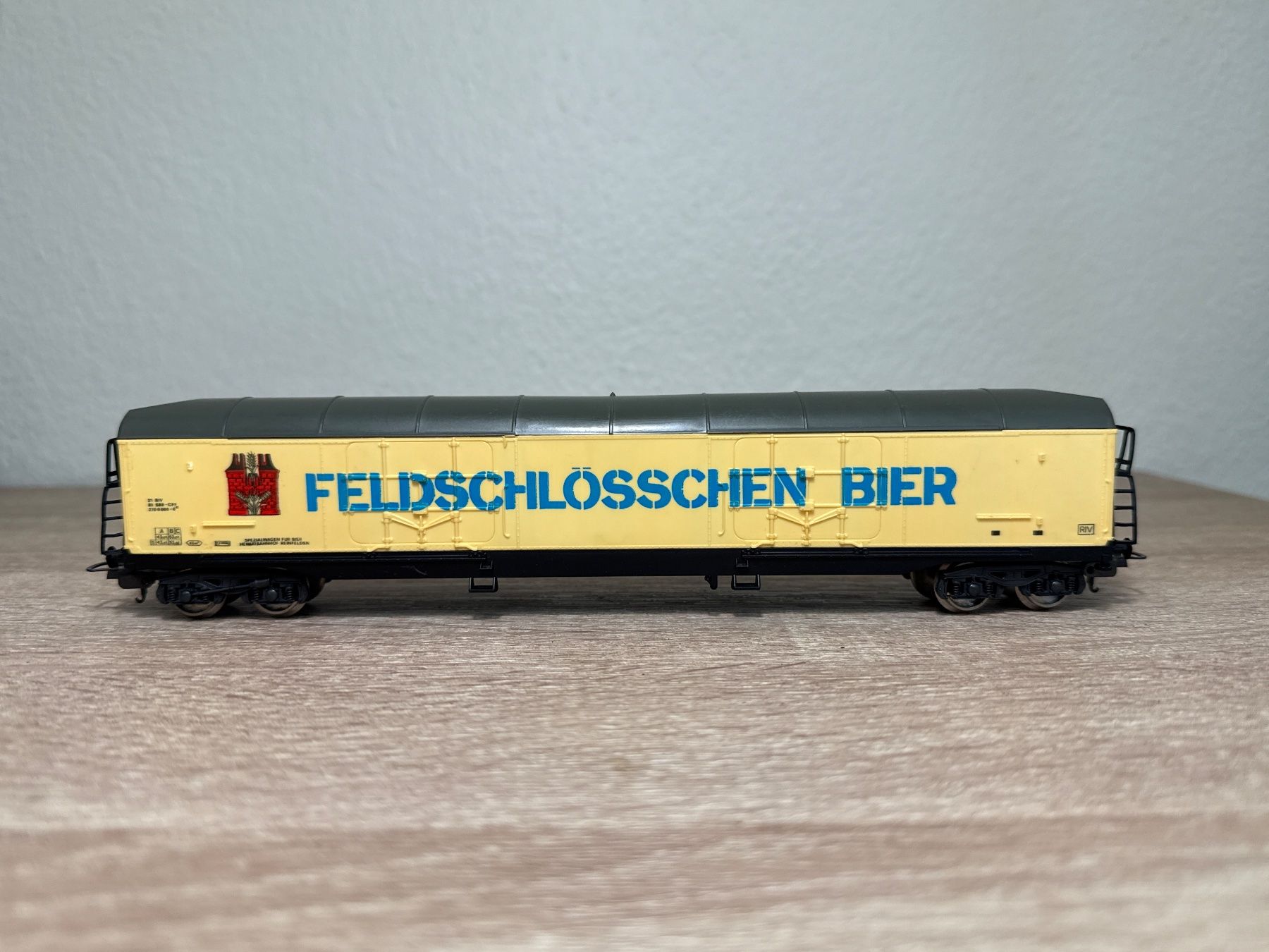 Lima Modellini di ferrovie: Lima Güterwagen Feldschlosschen H0 (243) – Usato da St-Aubin-Sauges venduto da tantome 1