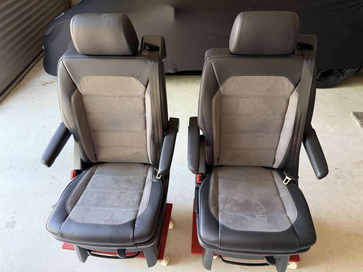 VW Alle Ersatzteile: VW T6.1 Multivan 2 Einzelsitze Alcantara Palladium grau – Gebraucht aus Grenchen von Ps04
