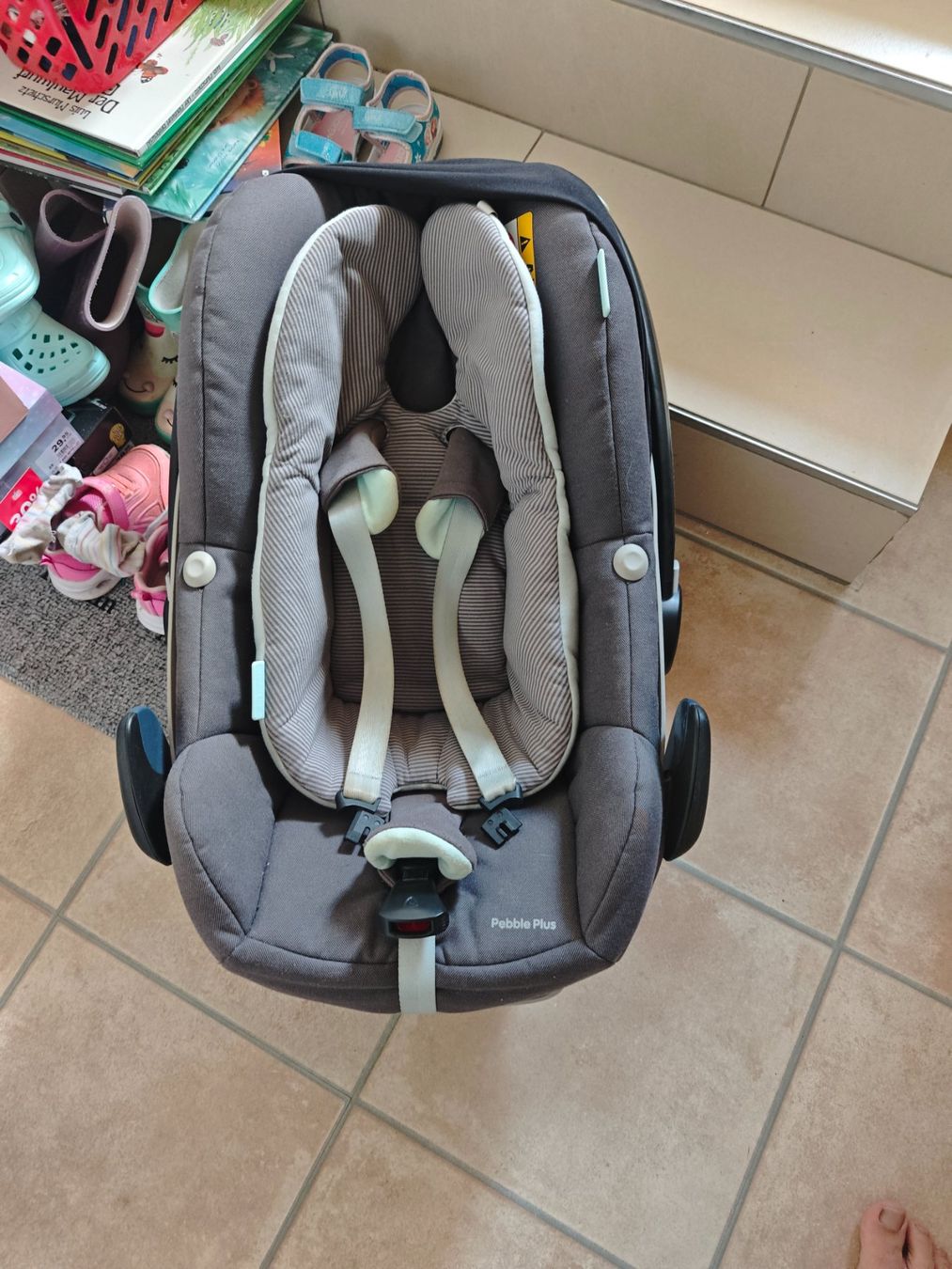 Maxi-Cosi Seggiolini per auto: Maxi Cosi Pebble Babyschale mit Sonnenverdeck – Usato da Azmoos venduto da r_2fel 3