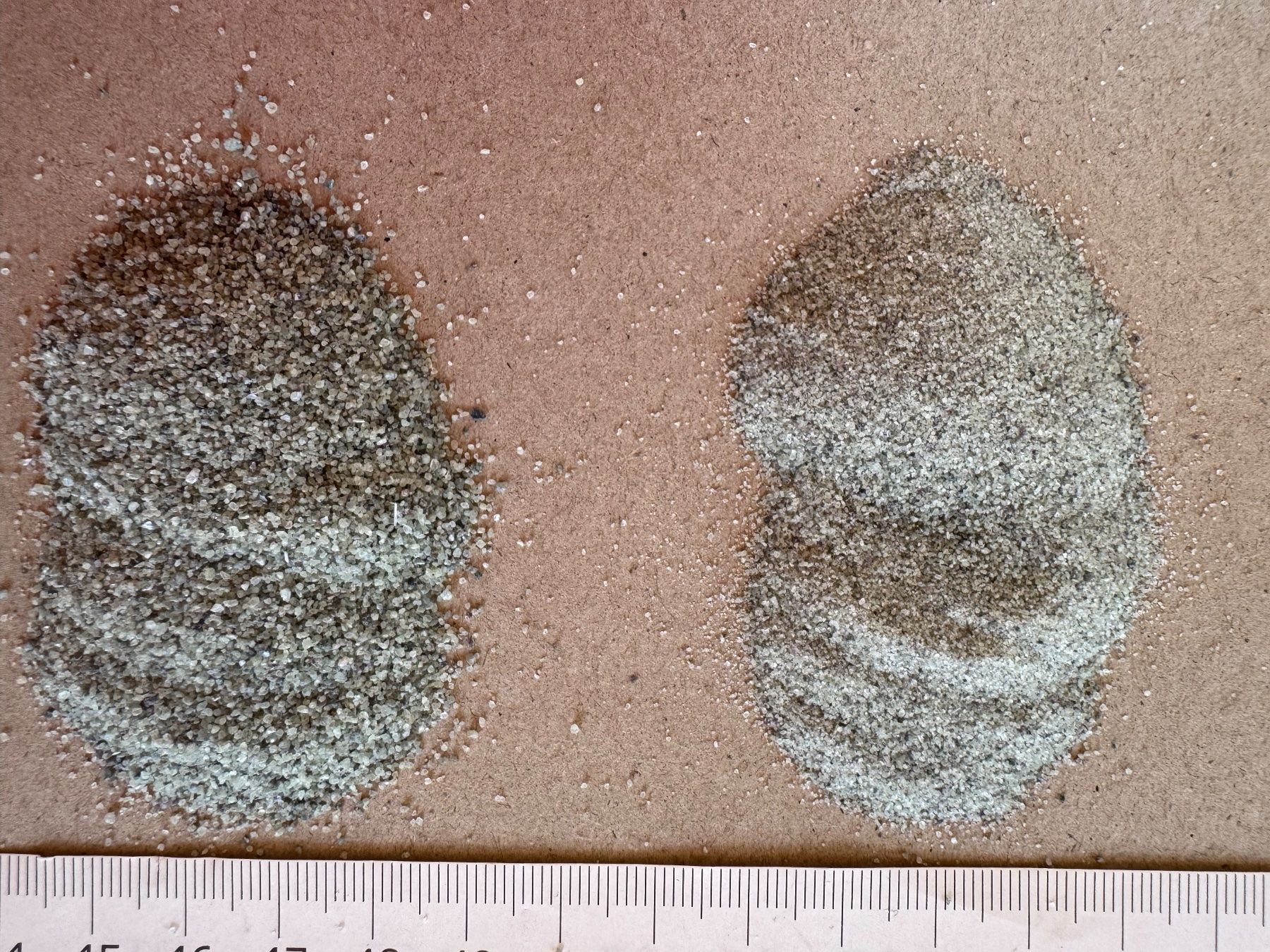 Pietre & tegole: Peridot. Olivin   extra  schön SAND    fein     DECO – Nuovo e nell'imballaggio originale da Leuggern venduto da gemshow 2