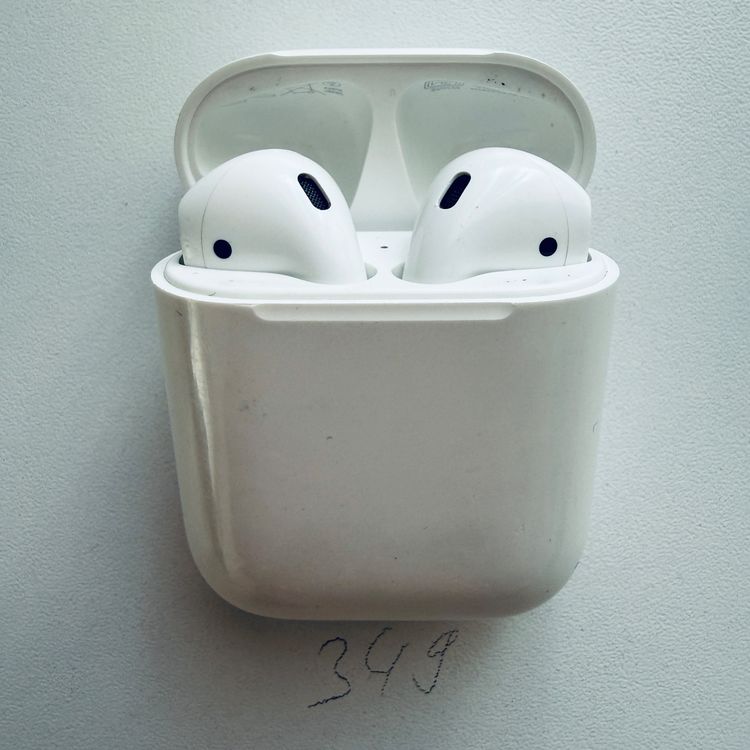 Original Apple AirPods 2 Gen. Wireless Kopfhörer & Case (Gebraucht) in ...