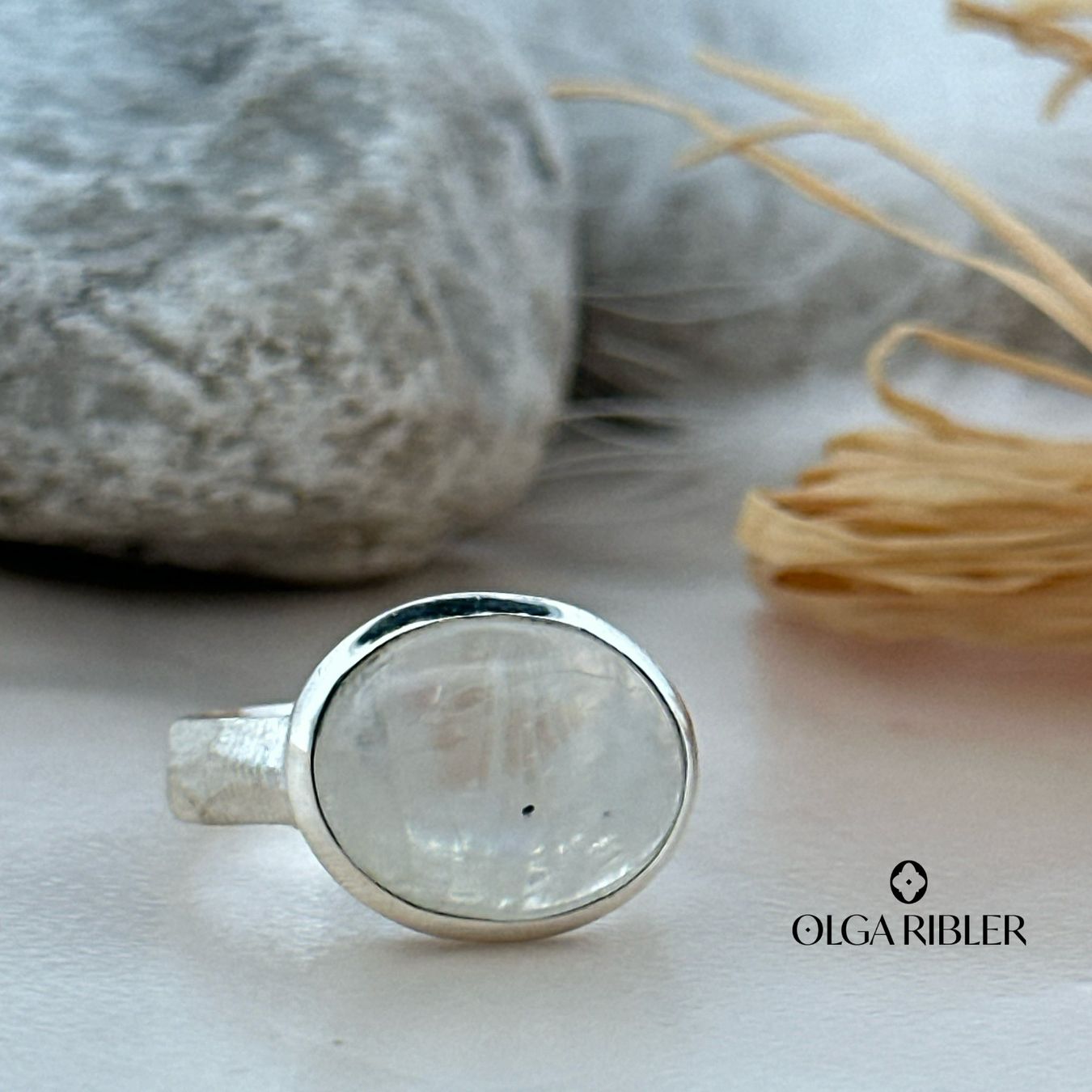 Olga Ribler Anelli: Sterling Silber Ring mit  Regenbogen-Mondstein Gr 54 – Nuovo (secondo la descrizione) da Luzern venduto da Schmuckoutlet 1