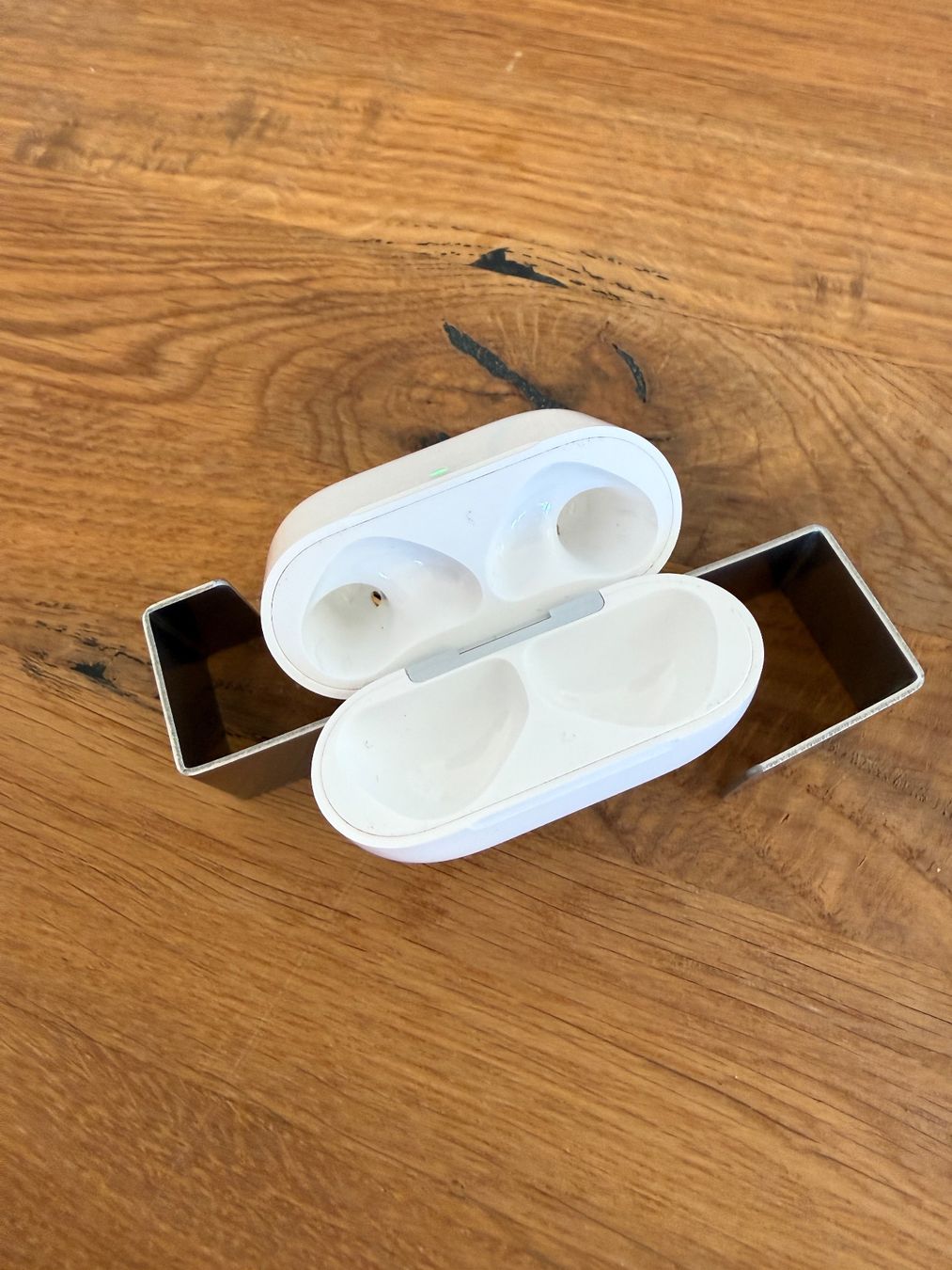 Apple Cuffie: APPLE AirPods 4 Charging Case – Usato da Lausanne venduto da Nine1982 2