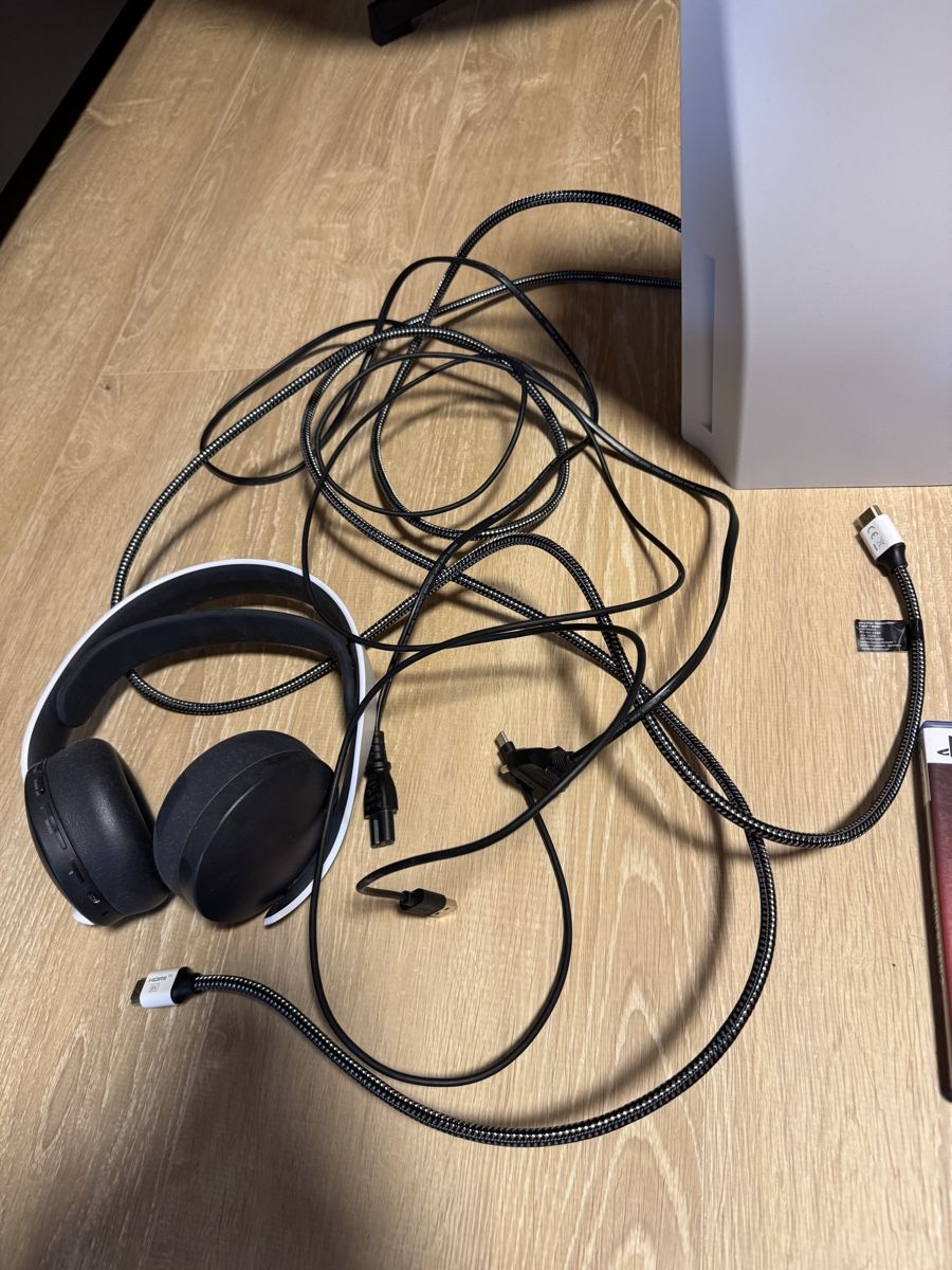 Sony Konsolen: Playstation 5 Disc version mit Spielen und Kopfhörer – Gebraucht aus Oberkirch LU von Dom-Som 1