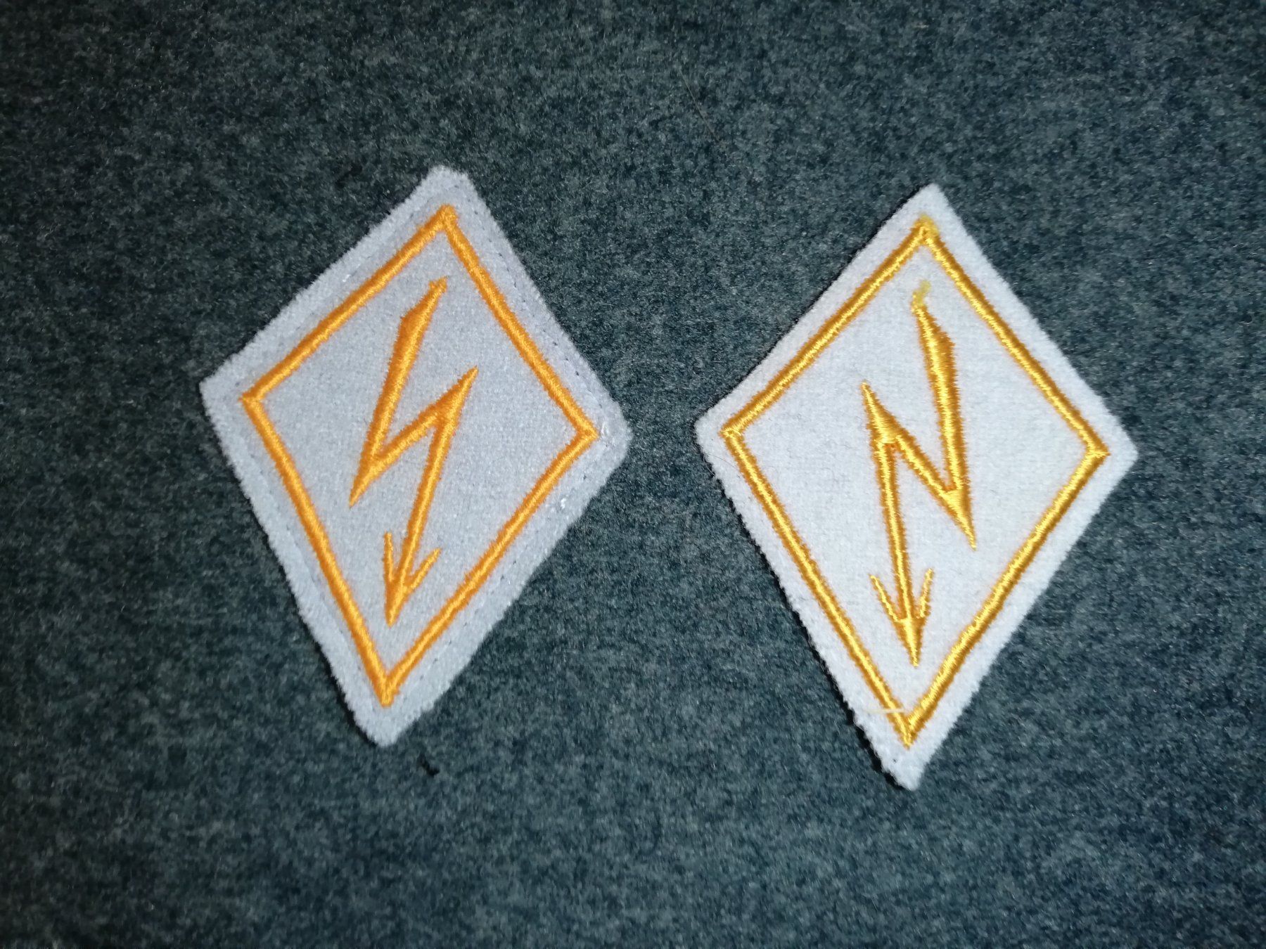 Schweizer Armee Placchette & Badge: Insignes de col Armée Suisse – Usato da Romanel-sur-Lausanne venduto da A559JBB
