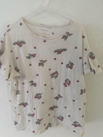 PLAY UP Shirt Gr. 140 10Y mit Kirschenmuster, Top Zustand