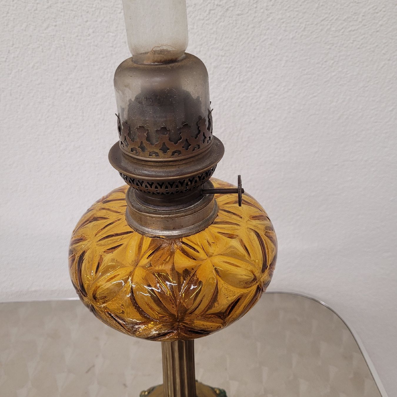 Lampade: alte antike petrollampe messingfuss – Usato da Reichenburg venduto da AK307 1