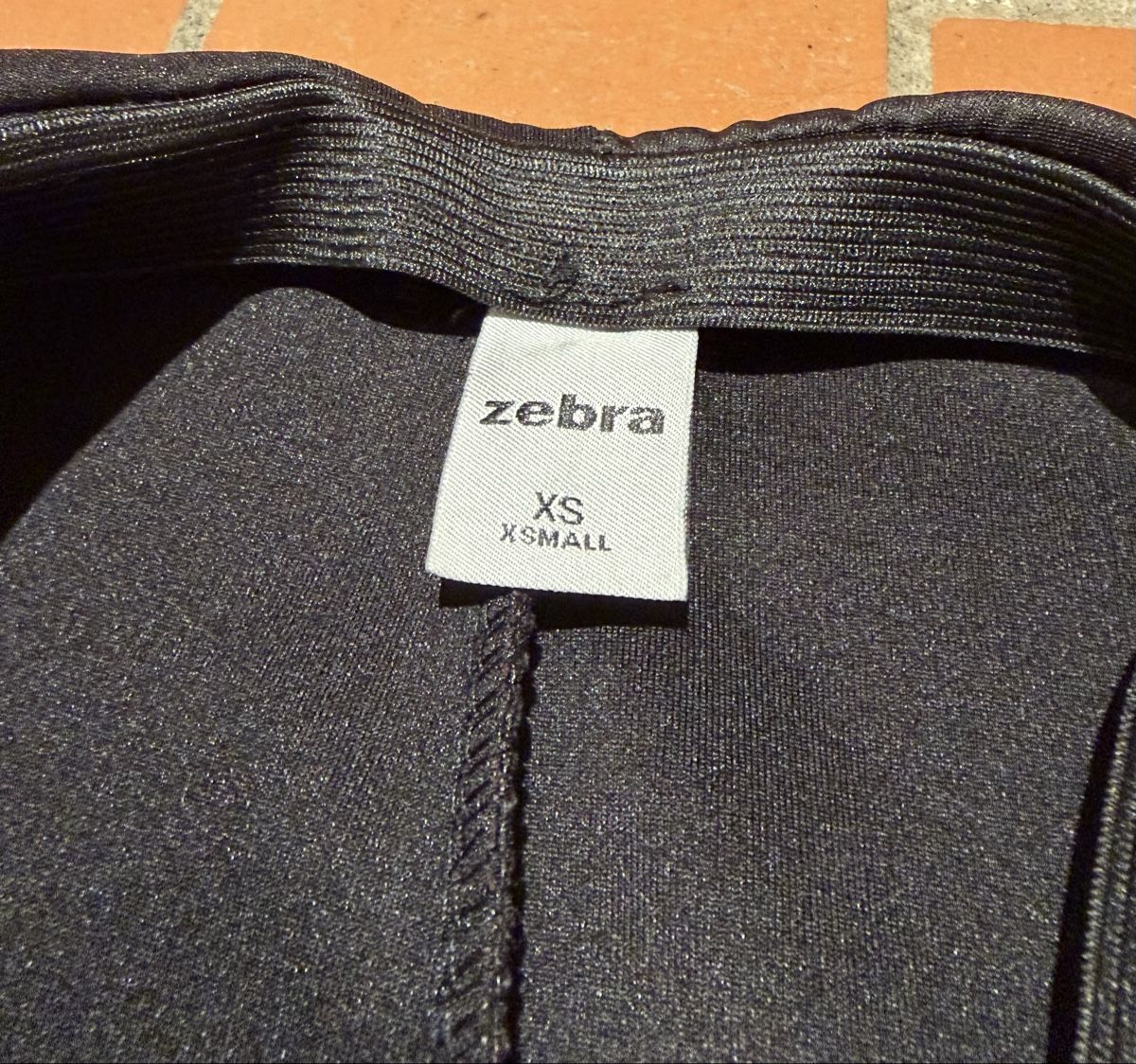 Zebra Gonne: Jupe patineuse noire coupe évasée – Usato da Luzern venduto da mfo_9j7f 1
