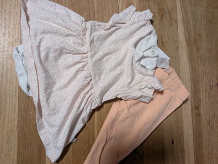 Kleid mit untegriertem Body und Leggins Gr. 62
