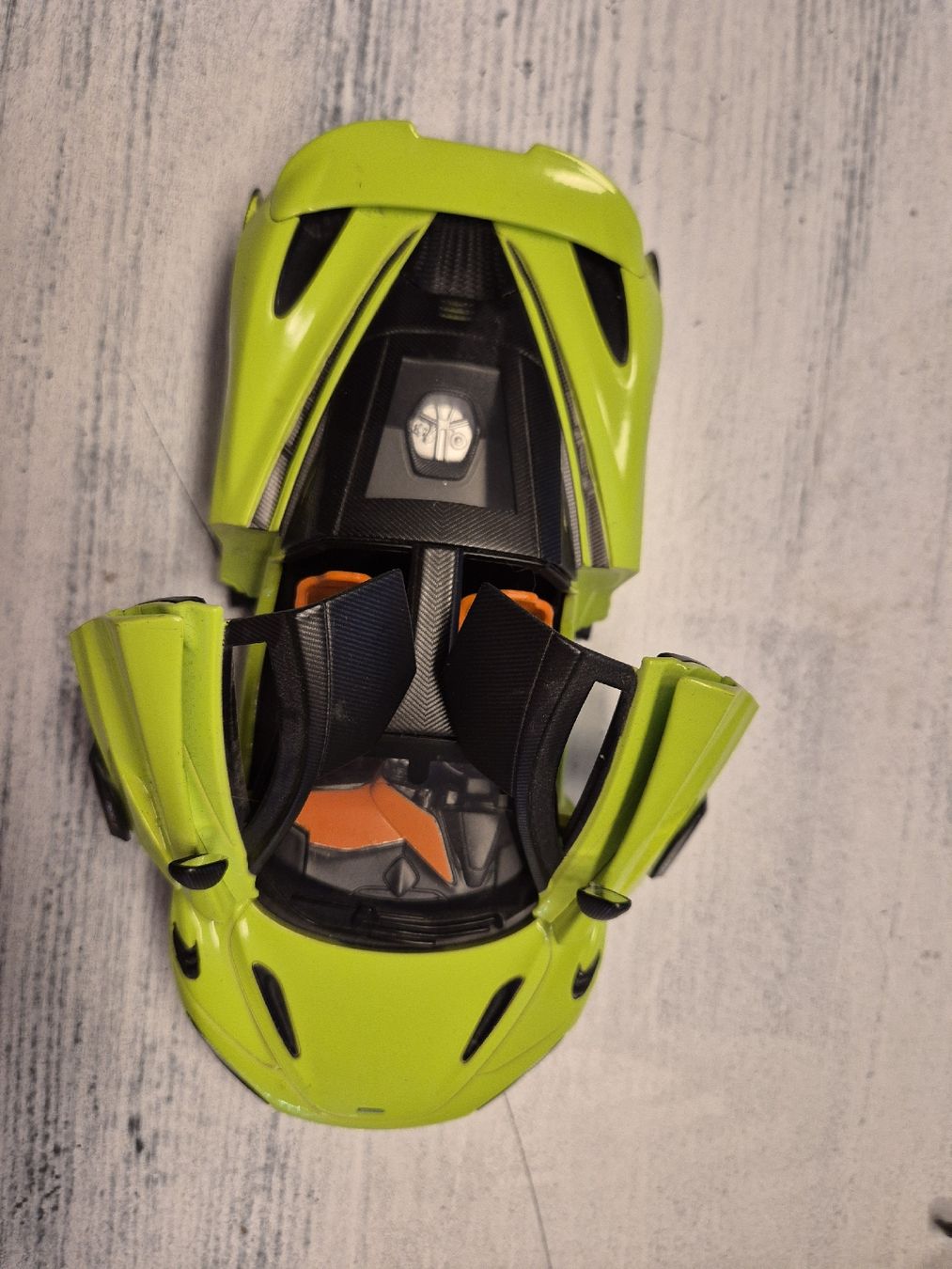 Modellini d'auto: McLaren 765LT Modellauto 1:24 – Usato da Tuggen venduto da Santasbag 2