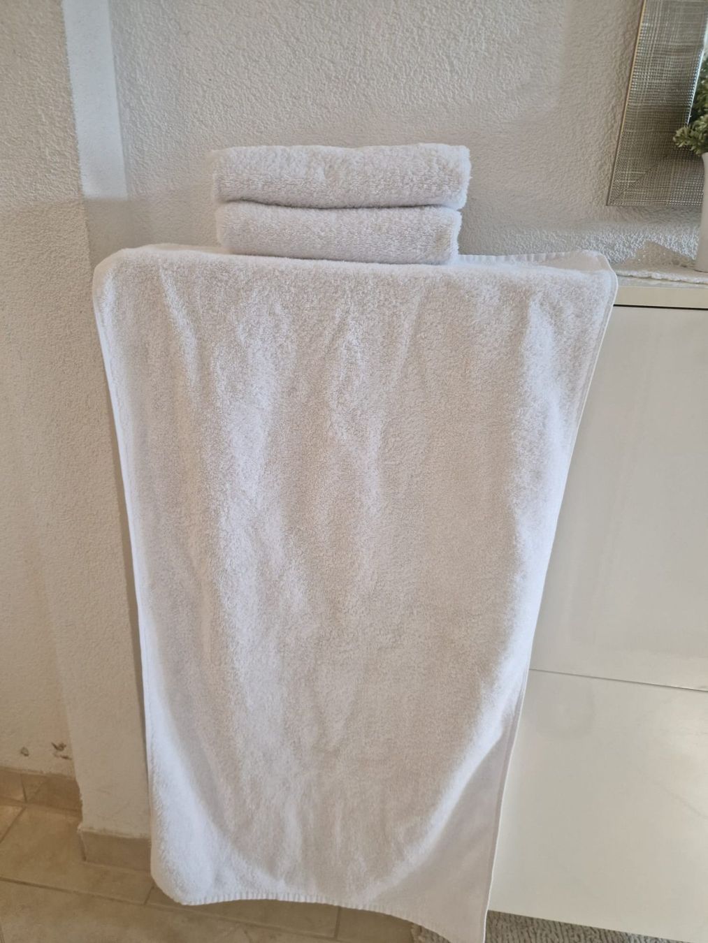 Teli da bagno: Formateks weisse Handtücher NEU – Nuovo (secondo la descrizione) da Zürich venduto da Salesmaker 1