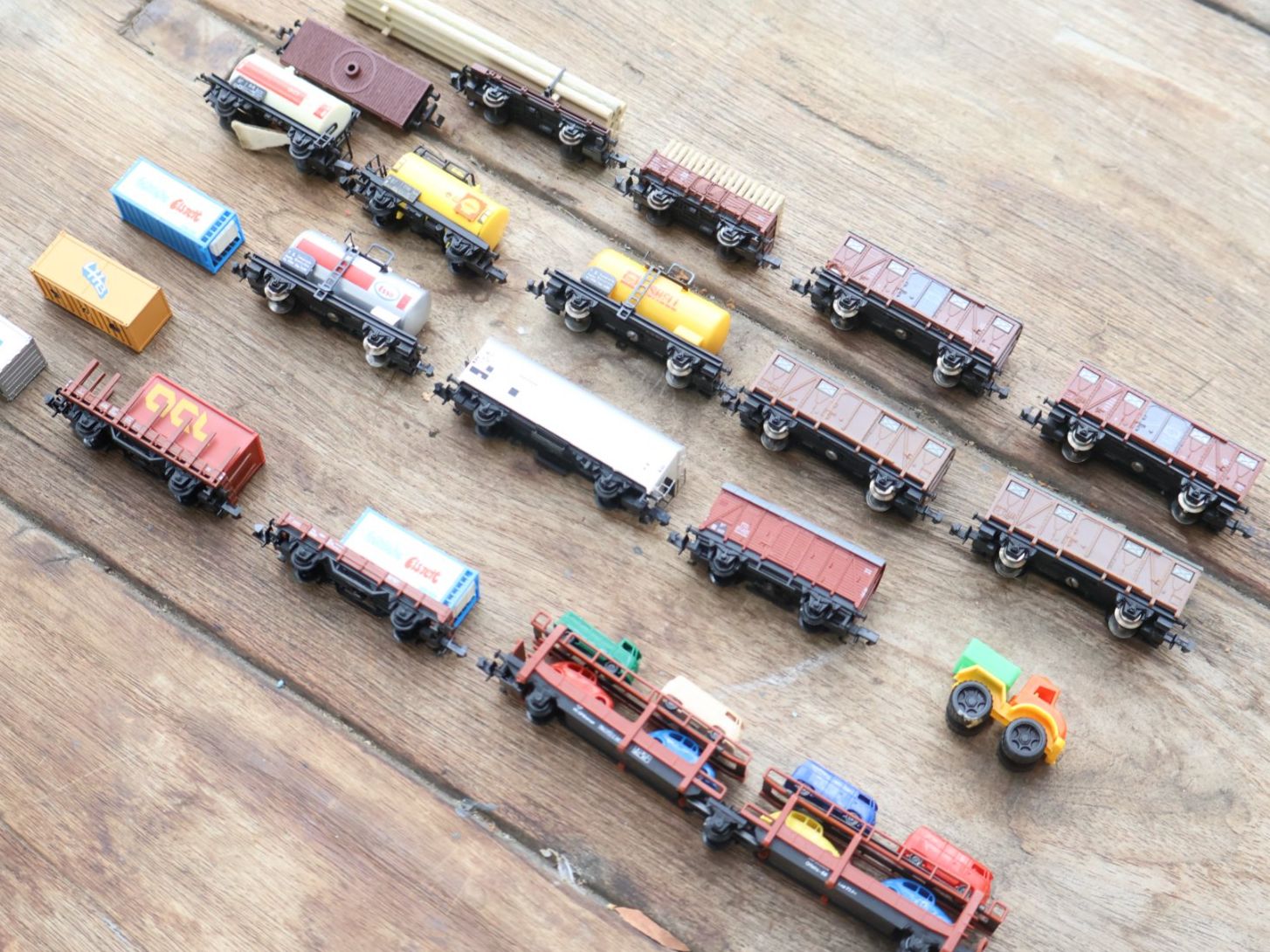 Trix Modellini di ferrovie: Minitrix & Co 15 x Wagen Set + Container - Spur N – Usato da Winterthur venduto da Monstera