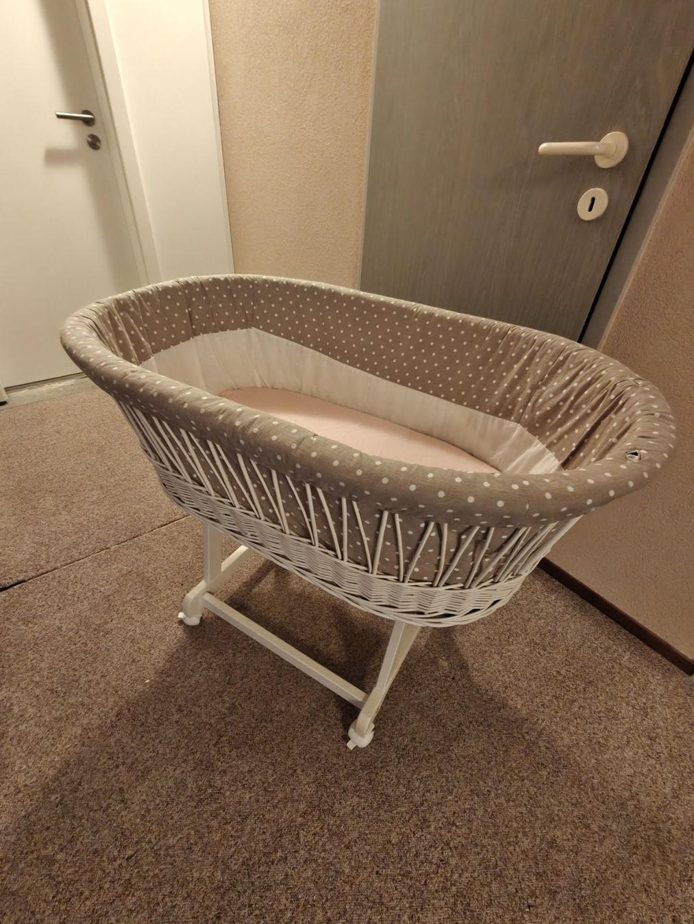 Wiegen & Stubenwagen: Berceau bébé osier + voile + matelas – Gebraucht aus Longirod von Mike_7773 2