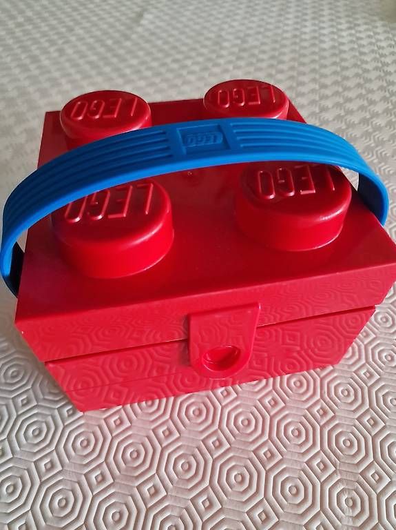 Spielzeuge: Lego Box mit Tragegriff in Rot – Gebraucht aus Zürich von sdsp