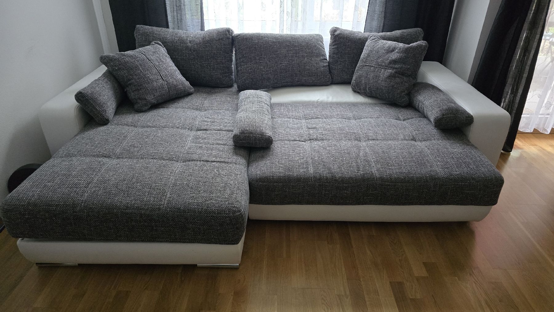 Divani: Gemütliches Ecksofa mit Schlaffunktion & Topper – Usato da Zürich venduto da Spanischmann 1