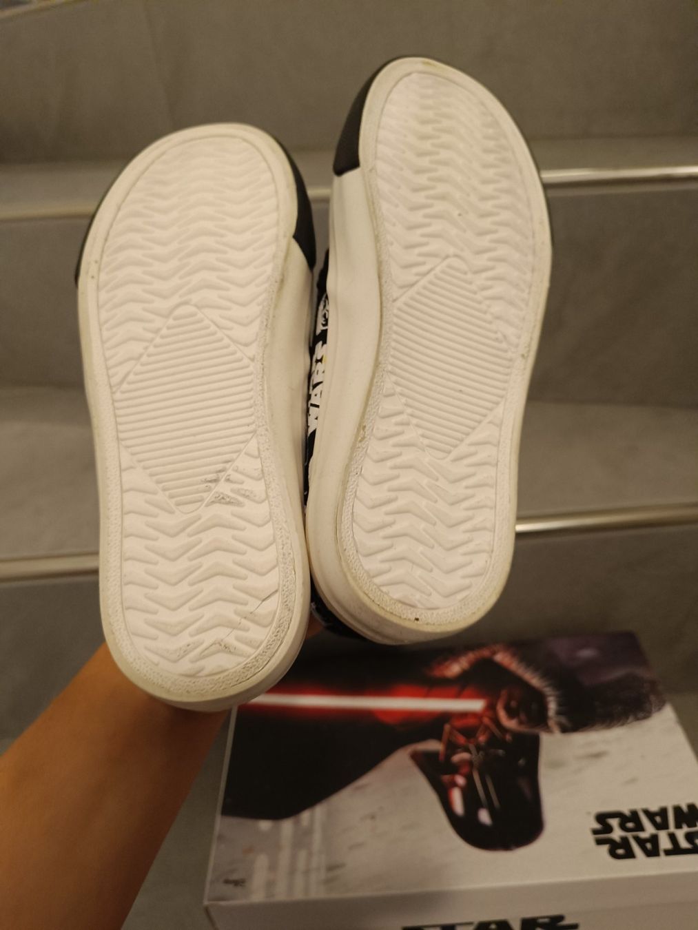 Scarpe per ragazzi: Neue Star Wars Schuhe oder Hausschuhe 32 – Nuovo e nell'imballaggio originale da Wohlen AG venduto da Fabe3 2
