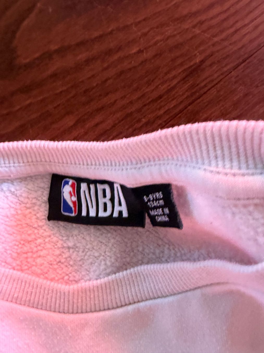 Nike Lotti di vestiti: Lakers pulli und Nike Jacke – Usato da Schlieren venduto da Shelly03 1