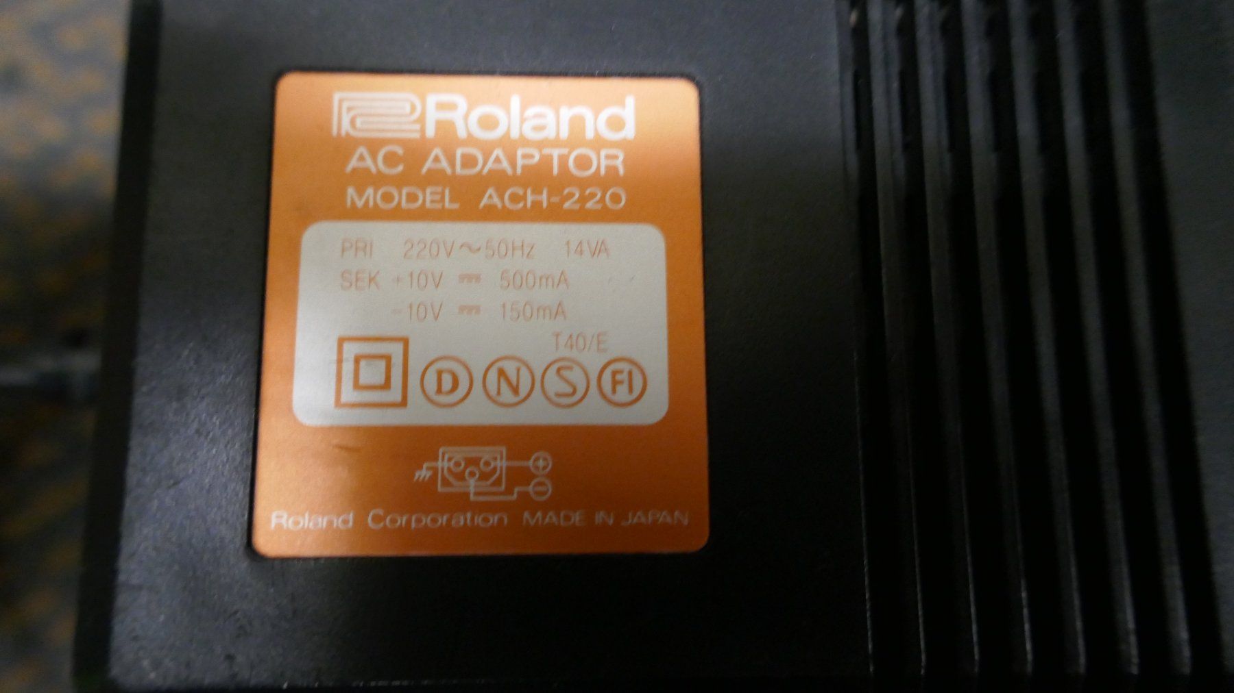 Roland Strumenti musicali: Roland R8 Netzteil – Usato da Wenslingen venduto da FairlightCMI 1