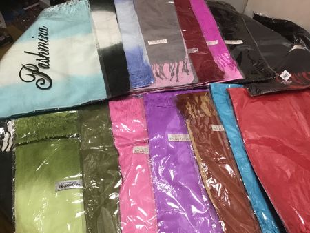 Lot de 16 écharpes pashmina en liquidation