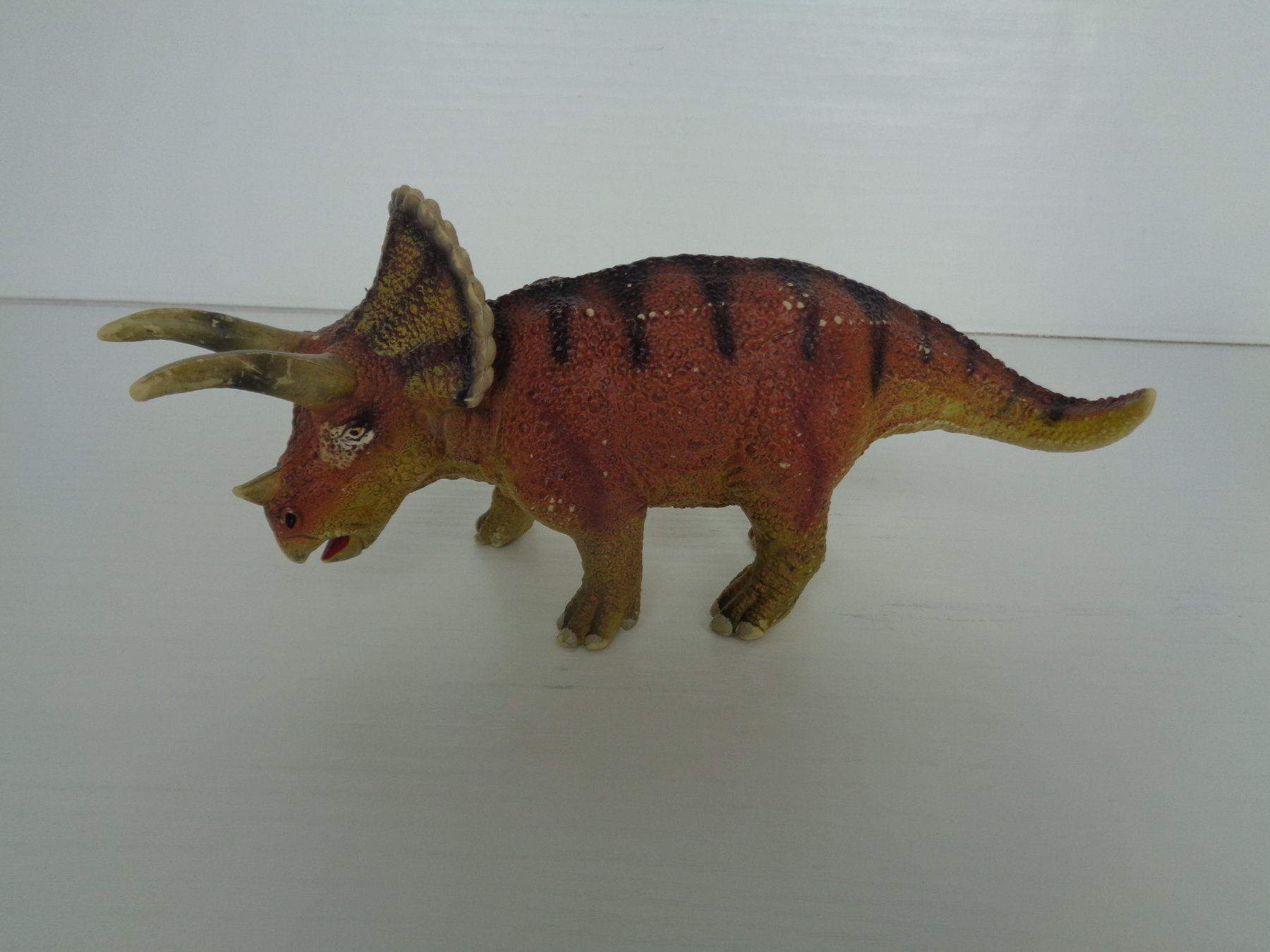 Figuren: 4 grosse Dinosaurier davon sind 2 Schleich – Gebraucht aus Chur von omonia 3