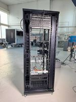 Serverschrank, mit Kabelkanal, Lüftung und Rollen