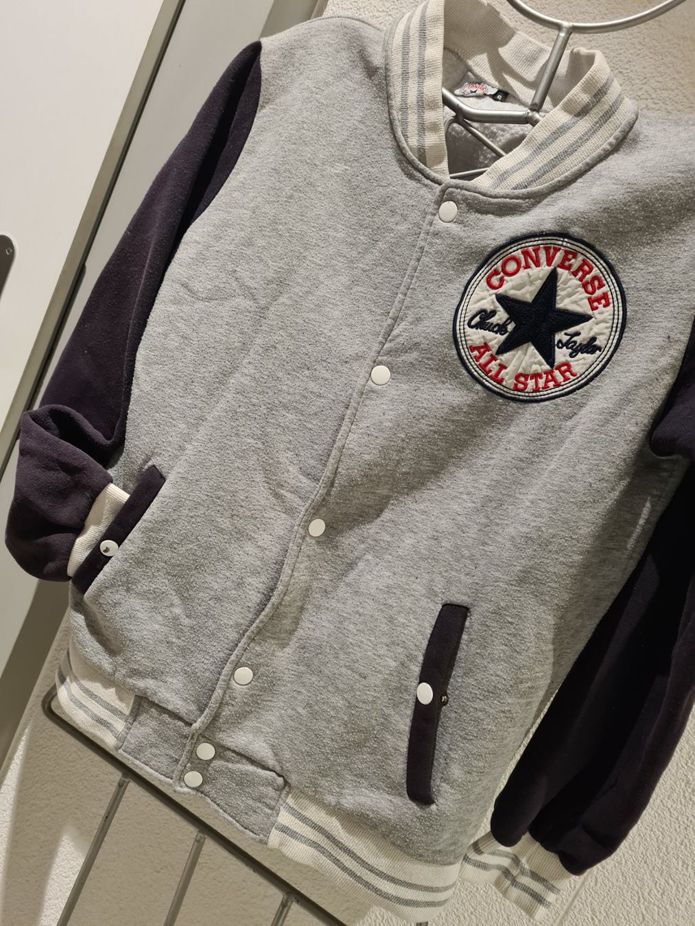 Converse Jacken: CONVERSE College Sweat- Jacke, Herren S – Gebraucht aus Amriswil von used2use
