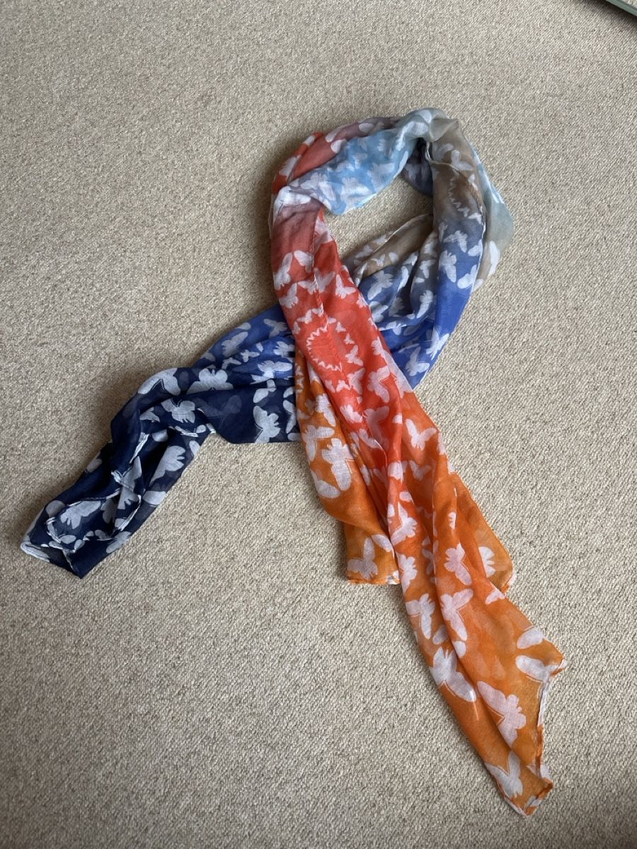 Foulard & Sciarpe: Menta & Limon Frühlings Schal mit Schmetterlingen – Usato da Buchs AG venduto da Dasmusstduhaben