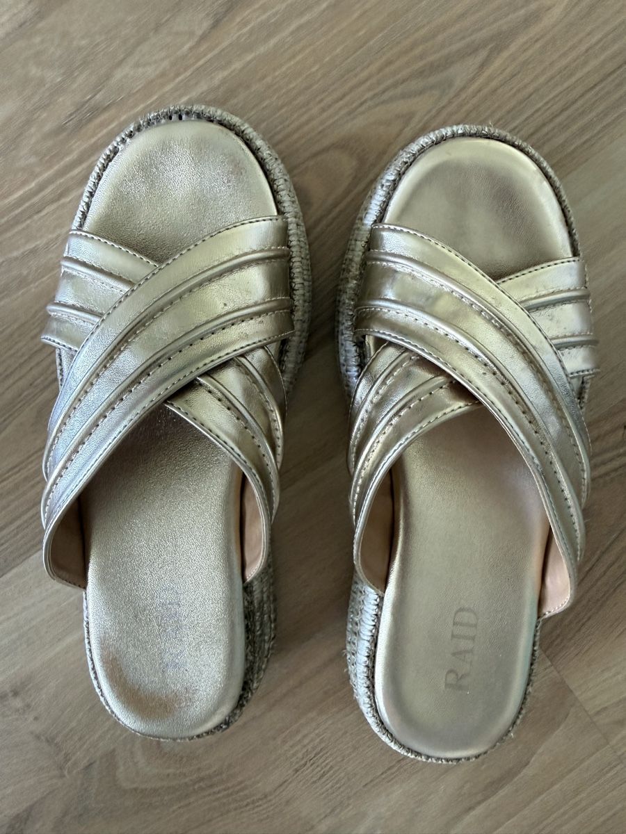 Damenschuhe: Sommerschuhe Plateau Gold – Gebraucht aus Riehen von nat_cf6t