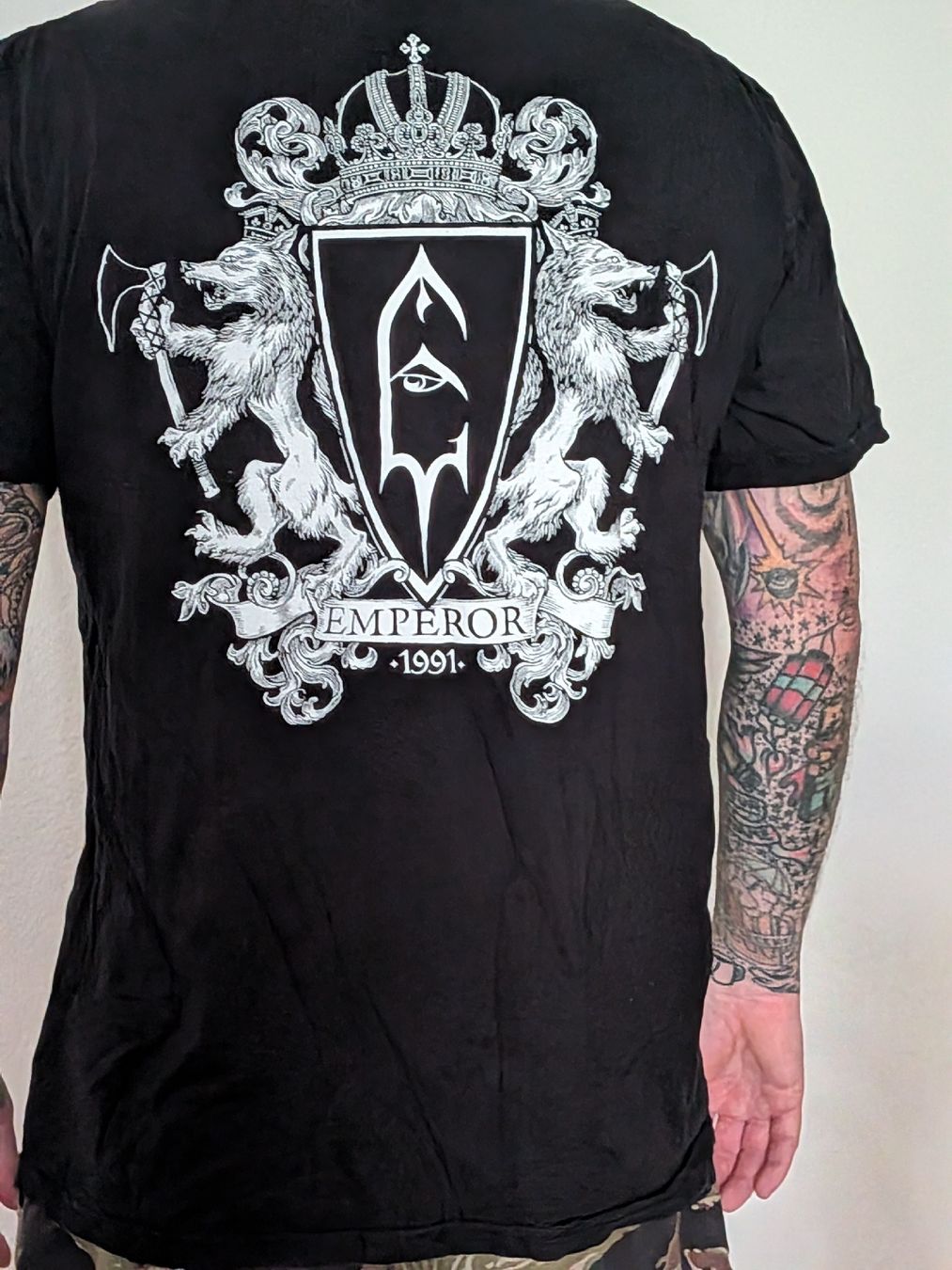 T-shirt: Emperor Gildan Soft style Large. – Usato da Adliswil venduto da danfarrar 1