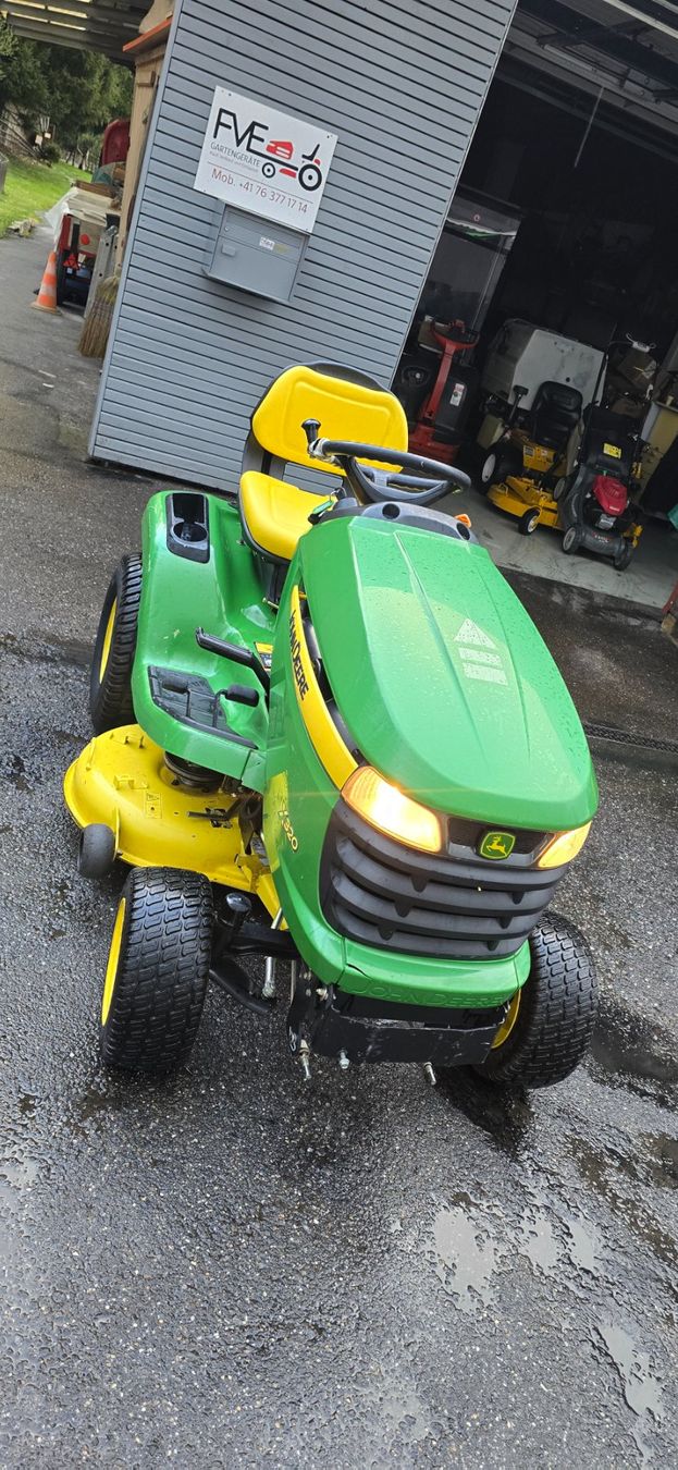 John Deere Tagliaerba: John Deere X320 Rasentraktor, – Usato da Rain venduto da Fafan069 1