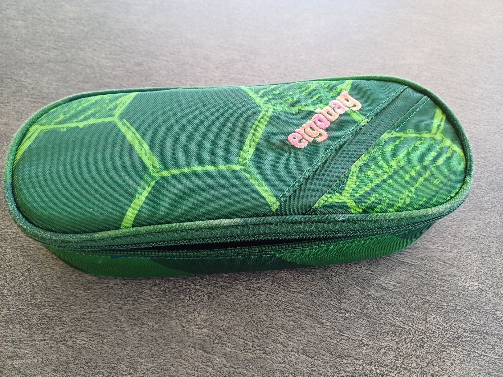 Ergobag Zaini: Ergobag Schulrucksack Set Fussball grün gebraucht – Usato da Egnach venduto da Matto01 8