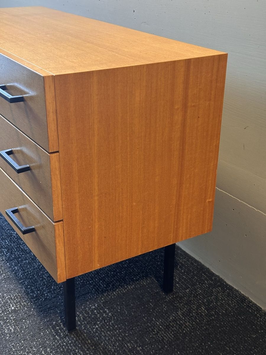 Cassettiere: Mid Century Modern Kommode, Sideboard mit 3 Schubladen. Top – Usato da Lustmühle venduto da Belair1955 5