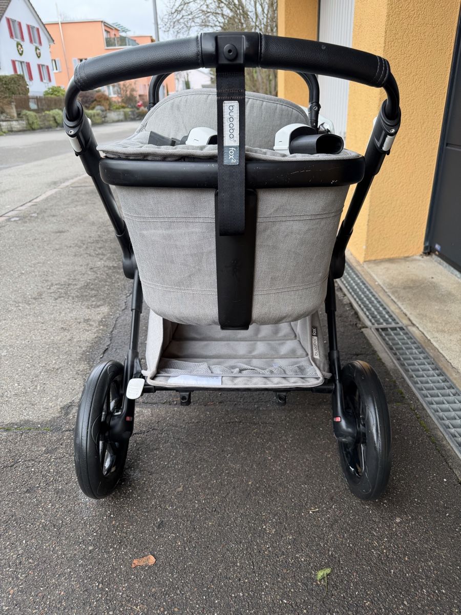 Bugaboo Carrozzine: Bugaboo Fox 2 Kinderwagen mit Zubehör. – Usato da Niederglatt ZH venduto da Ivan.Kryvoshei 3