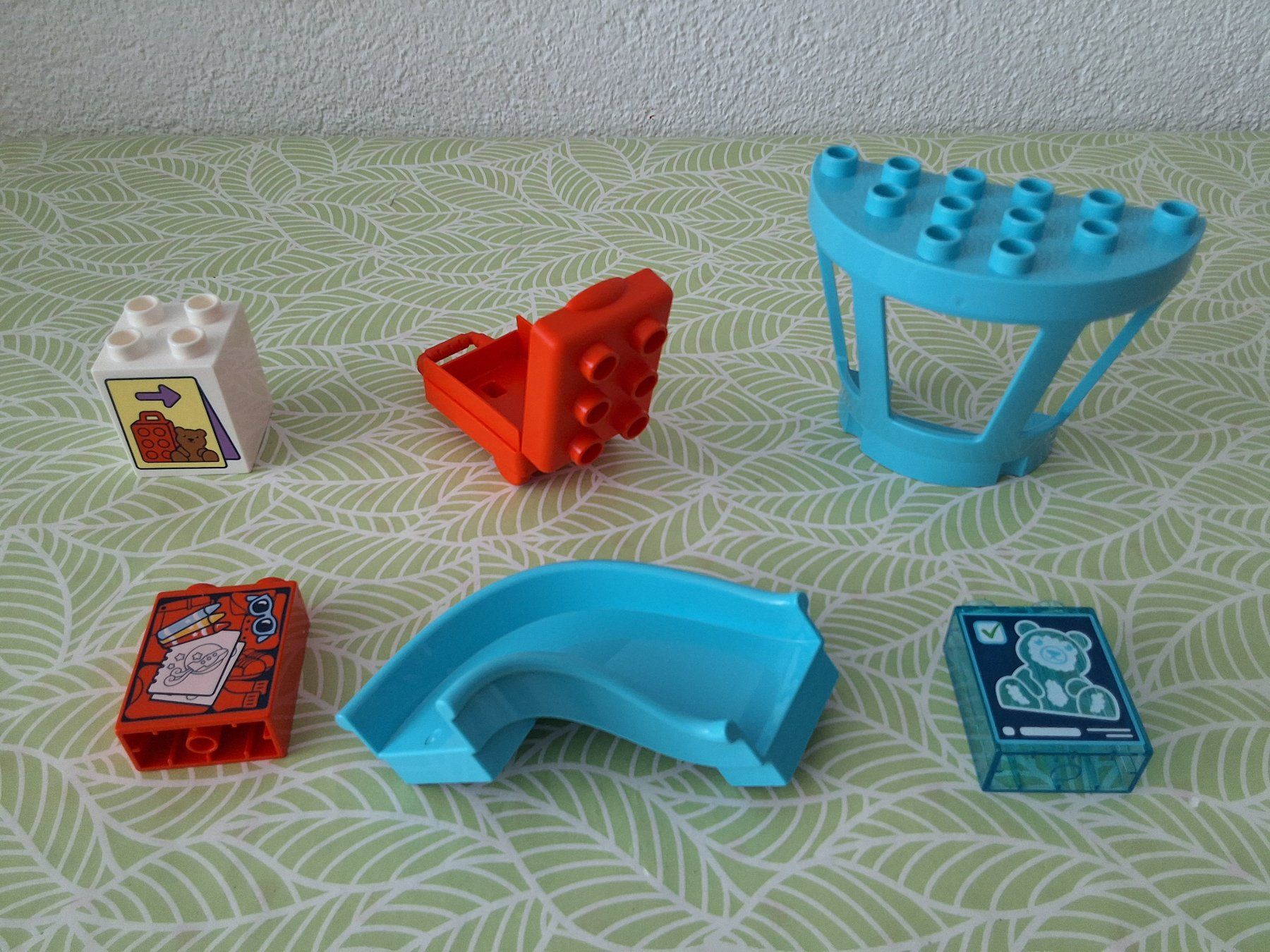 Lego Giocattoli: Lego Duplo Flughafen mit Rollkoffer – Usato da Liebefeld venduto da moony4blue 5