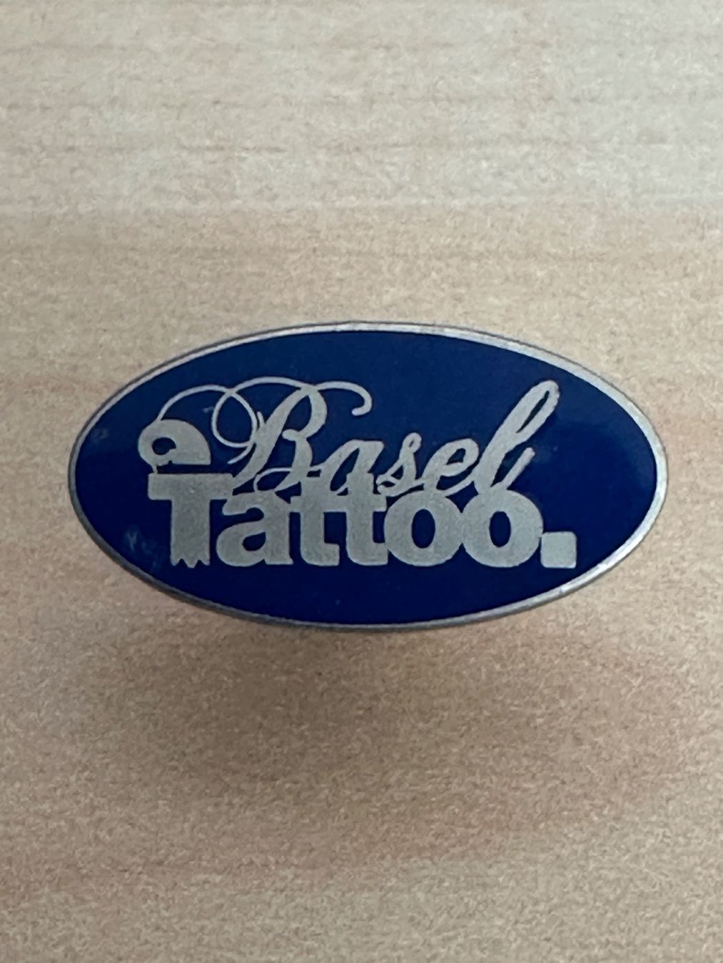 Plaquettes & Badges: Pin Basel Tattoo – D'occasion à Arlesheim par Kunst-Krempel