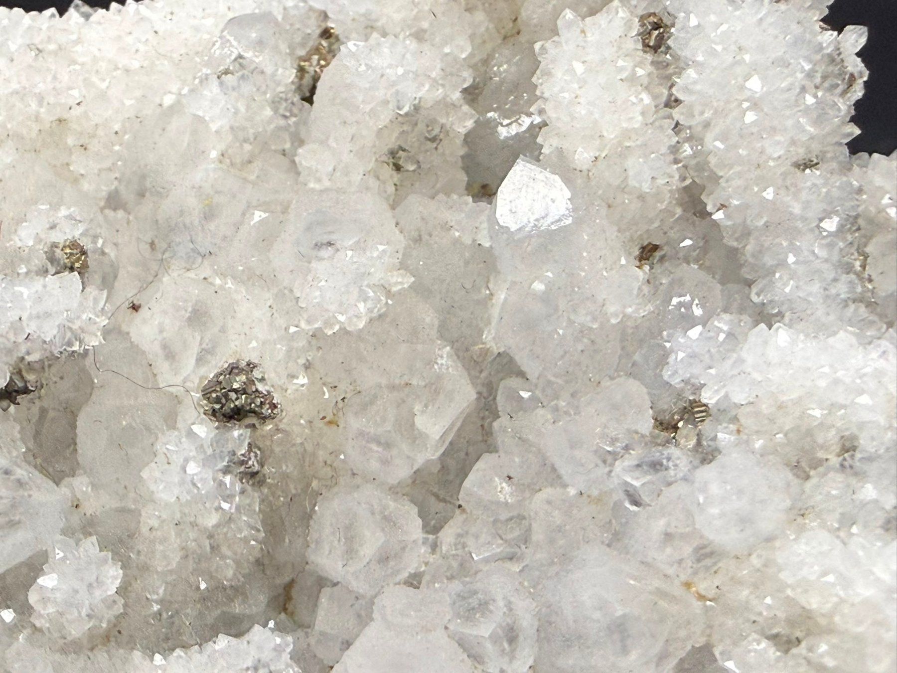 Minéraux & Lithothérapie: Pyrit auf Multigenerationen-Quarz – D'occasion à Schinznach Bad par Demerald 5