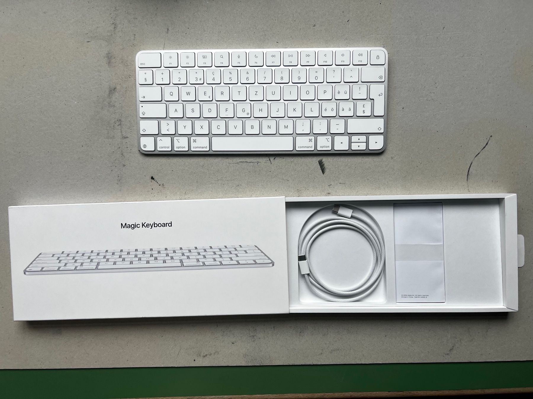 Apple Claviers: NEU: Apple Magic Keyboard - Schweiz, Kabellos – Neuf avec emballage d'origine à Zürich par luc70