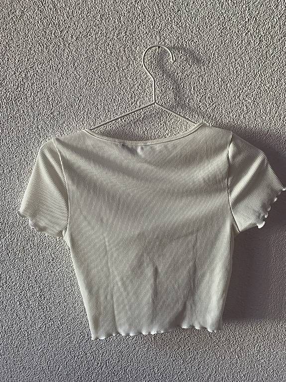 T-Shirts: Weisses Shirt mit Rüschchen – Gebraucht aus Wahlen b. Laufen von Jeanine_T 1