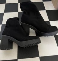 SCHWARZE STIEFELETTEN MIT BLOCKABSATZ, 36